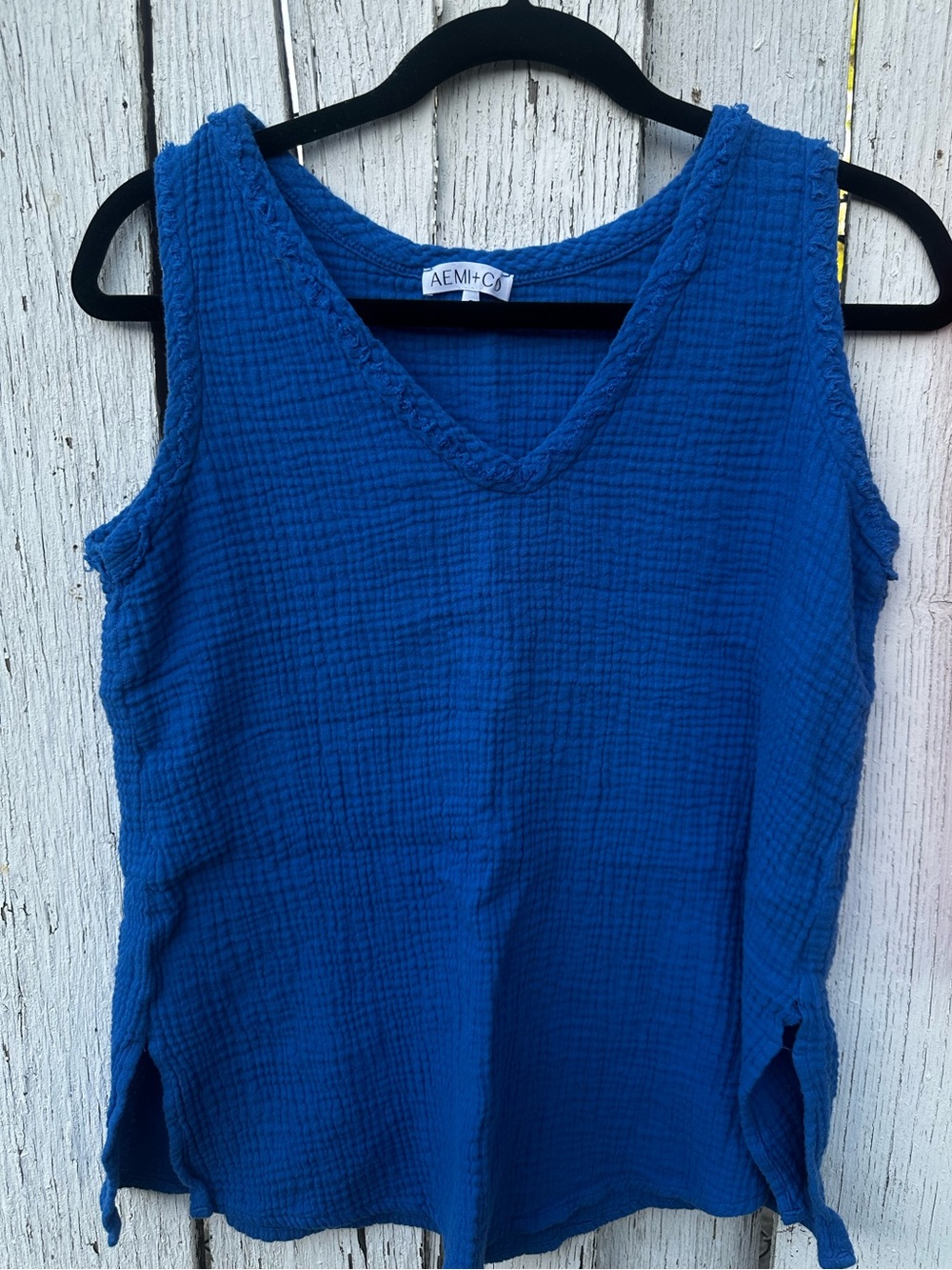 AEMI+CI Royal Blue V-Neck Textured Tank